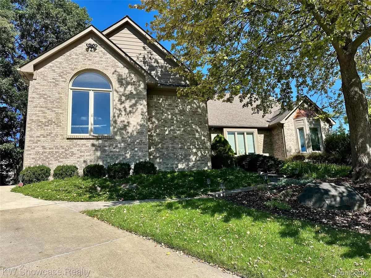 650 Plainfield Drive, White Lake, MI 48386 - #1