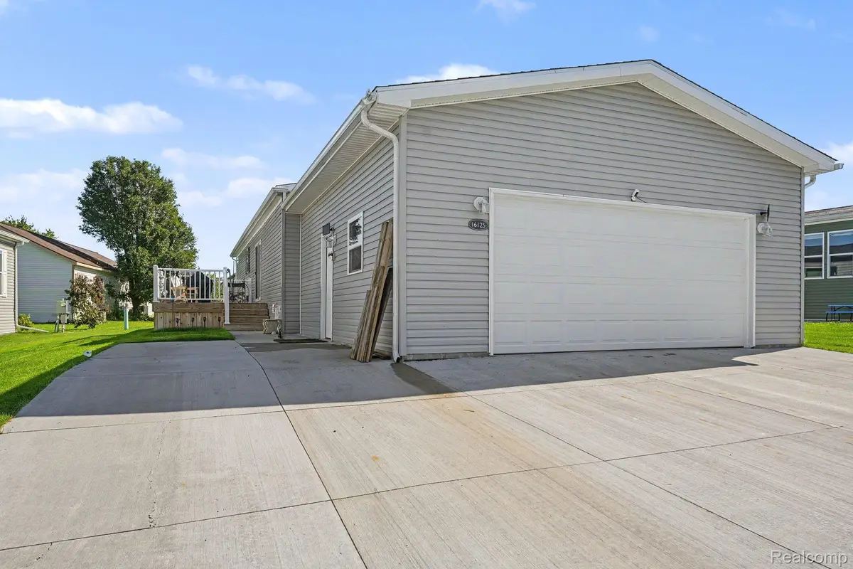16125 Suffolk Drive, Holly, MI 48442 - #1