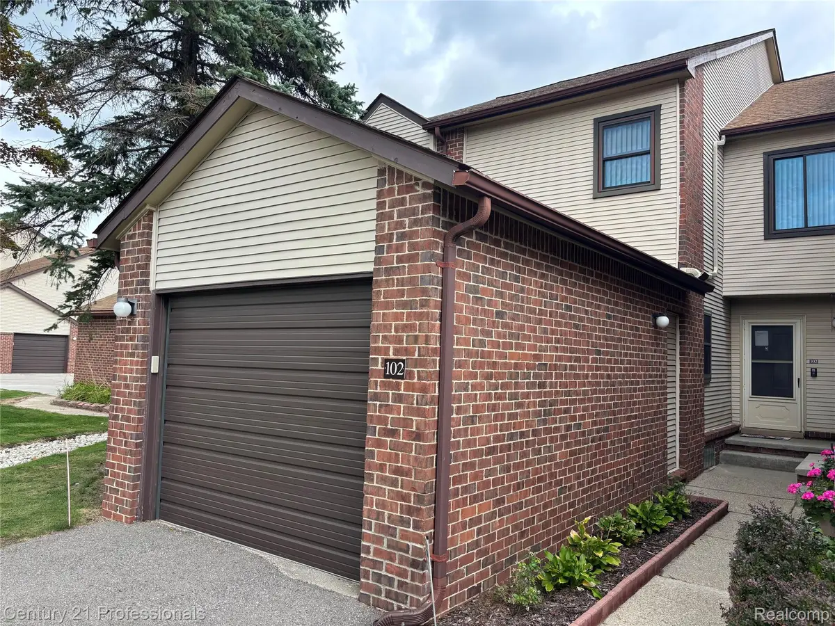 6680 Ridgefield Circle #102, West Bloomfield, MI 48322 - #1