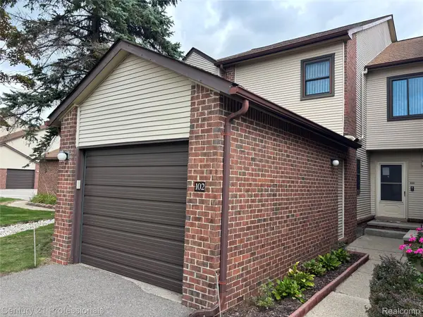 6680 Ridgefield Circle #102, WestBloomfield, MI 48322