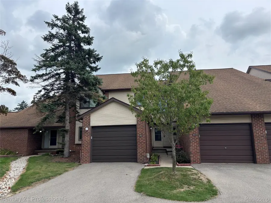 6680 Ridgefield Circle #102, West Bloomfield, MI 48322 - #3