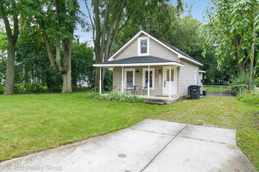 37445 Marquette Street, Westland, MI 48185 - #2