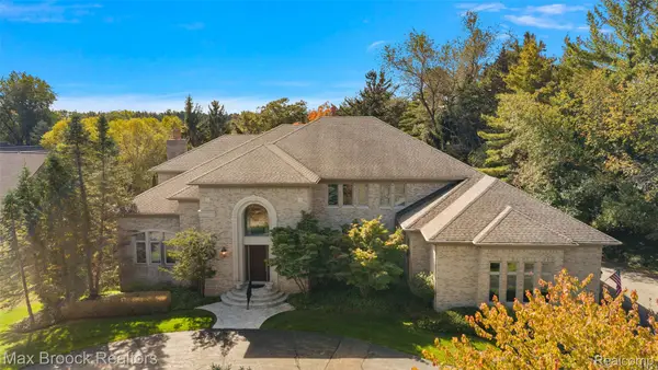 4693 W Wickford, BloomfieldHills, MI 48302