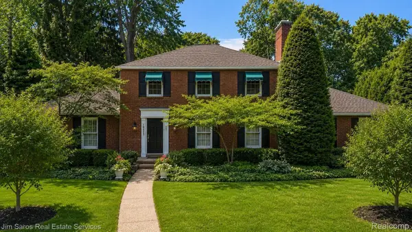 1023 Buckingham Road, GrossePointe, MI 48230