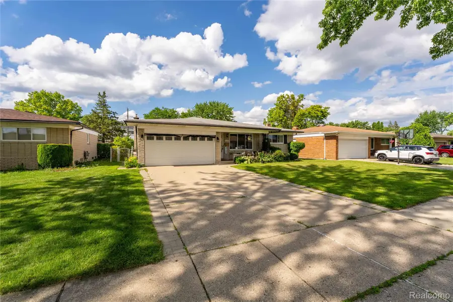 3173 Hedge Drive, Sterling Heights, MI 48310 - #2