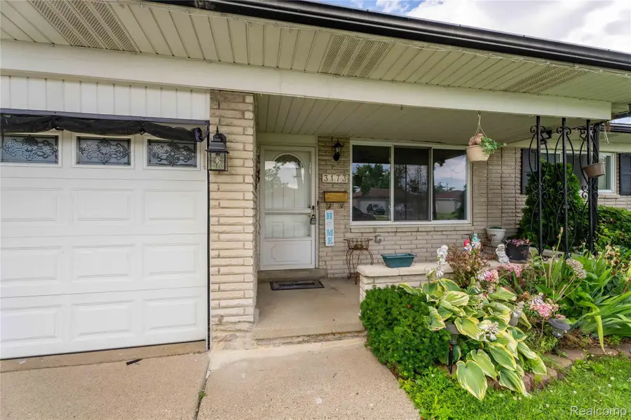 3173 Hedge Drive, Sterling Heights, MI 48310 - #3