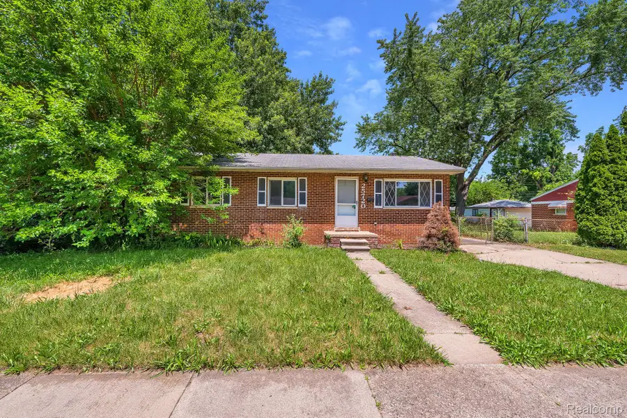 25720 Norfolk Street, Dearborn Heights, MI 48125 - #3