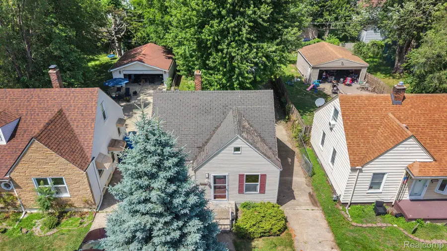 25948 Mcdonald Street, Dearborn Heights, MI 48125 - #2