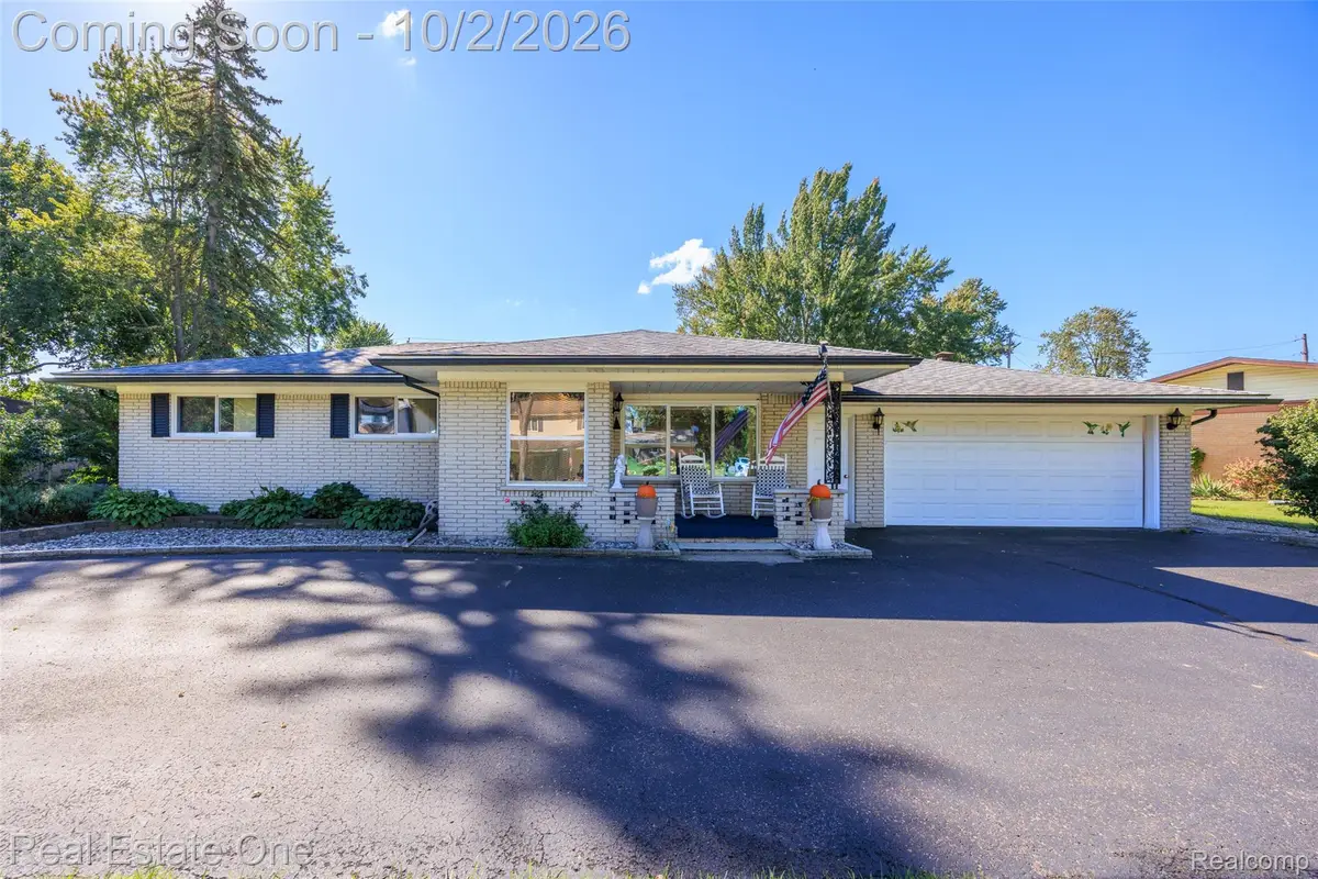 6056 Pinetree Drive, Shelby, MI 48316 - #1