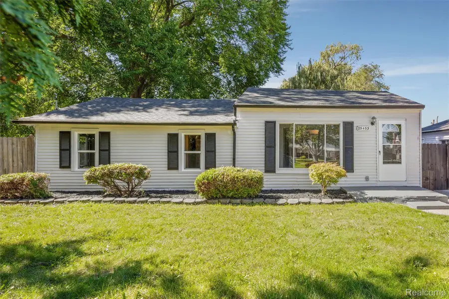 25453 Pine View Avenue, Warren, MI 48091 - #2