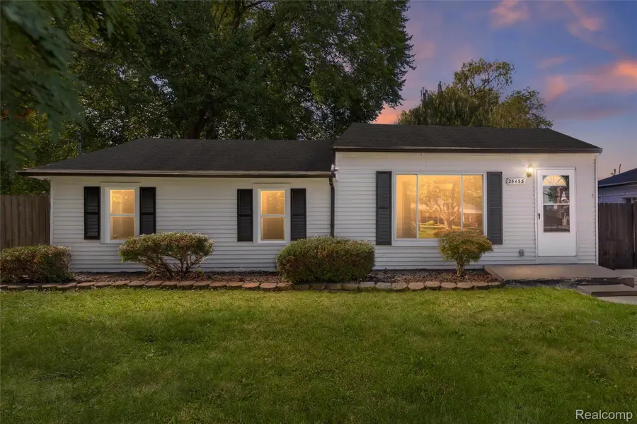 25453 Pine View Avenue, Warren, MI 48091 - #3