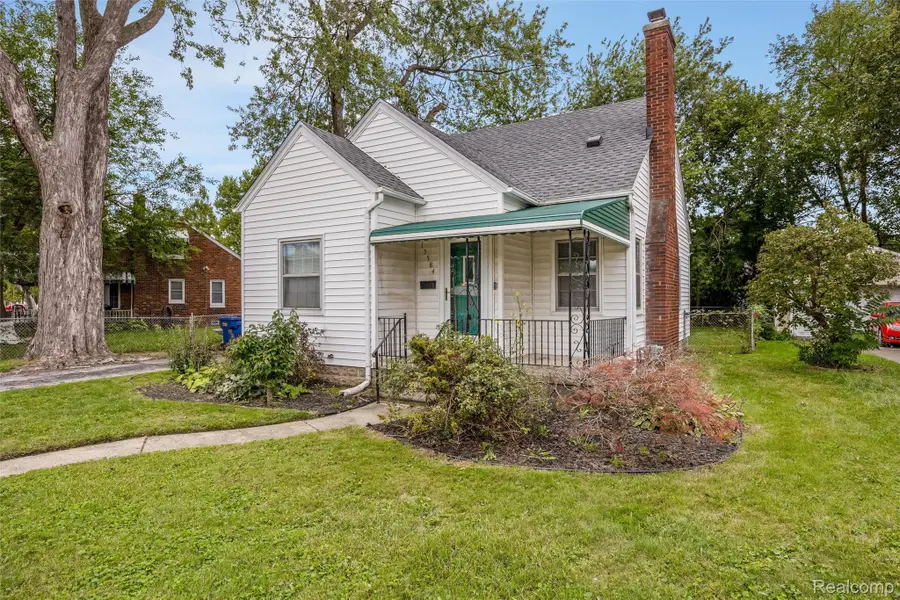 15584 Semrau Avenue, Eastpointe, MI 48021 - #2