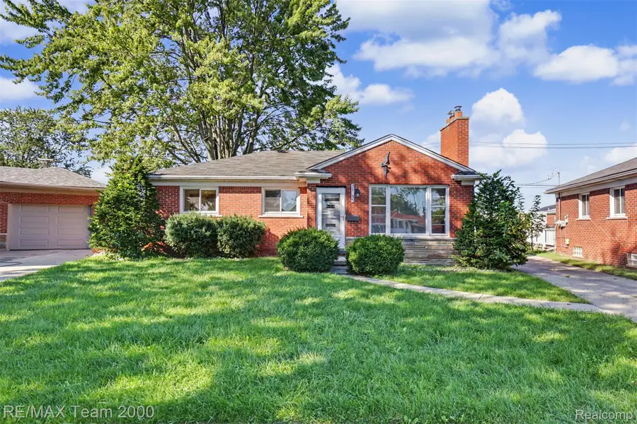 31035 Angeline Court W, Saint Clair Shores, MI 48082 - #3