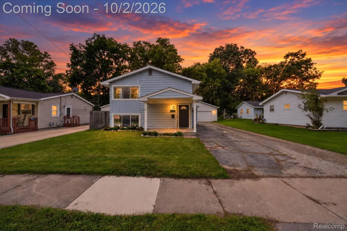 917 N East Street, Fenton, MI 48430 - #1