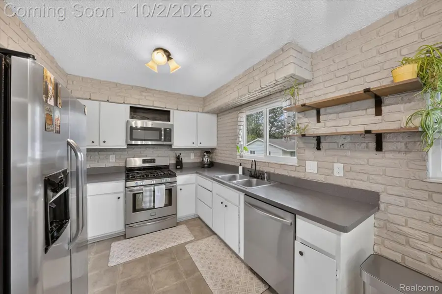 917 N East Street, Fenton, MI 48430 - #3