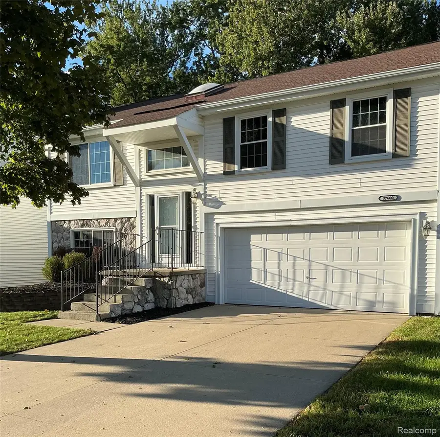 37600 N Rhead Circle N, Westland, MI 48186 - #2