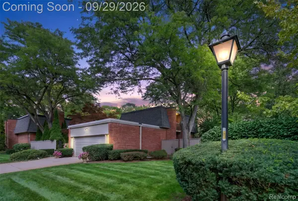 1043 Stratford Lane, BloomfieldHills, MI 48304