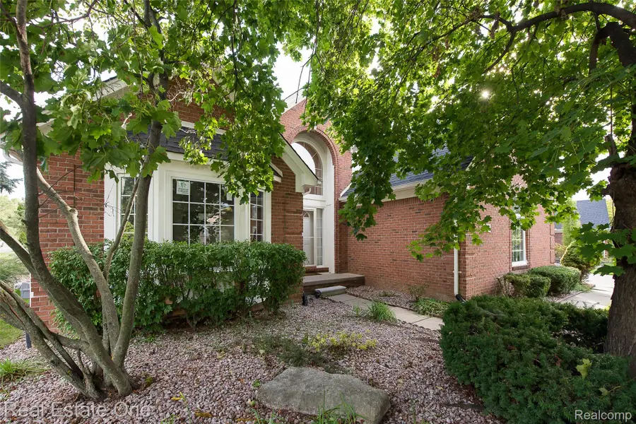 1013 Rochelle Park Drive, Rochester Hills, MI 48309 - #2