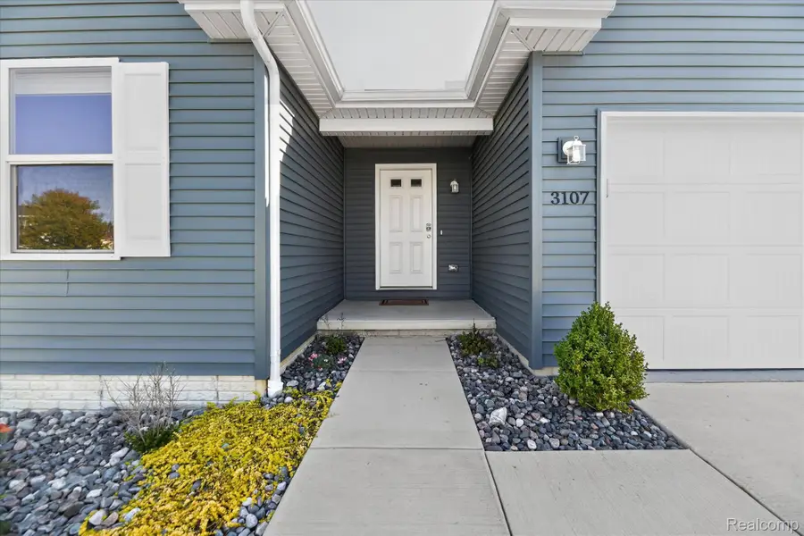 3107 Daisy Way, Burton, MI 48519 - #2