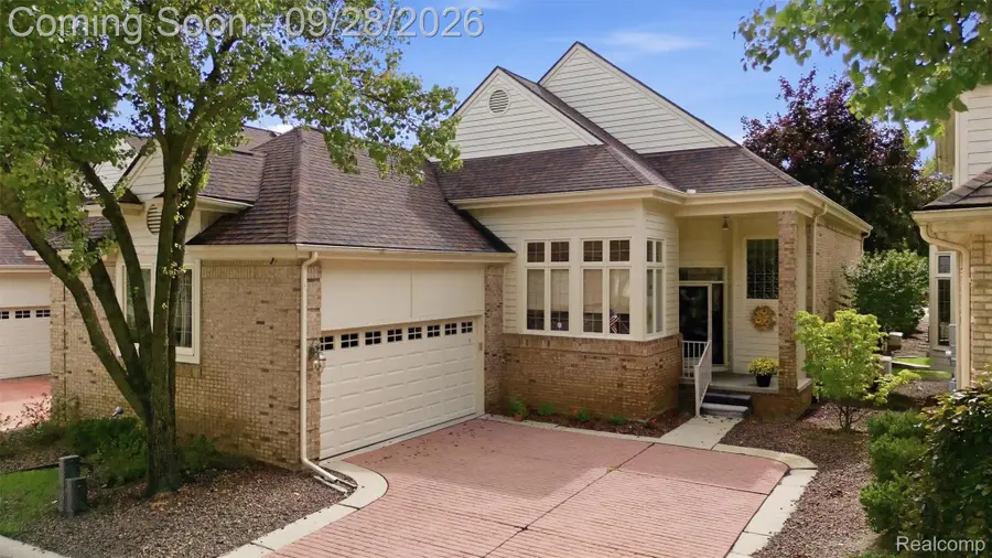 38147 N Vista Drive, Livonia, MI 48152 - #2