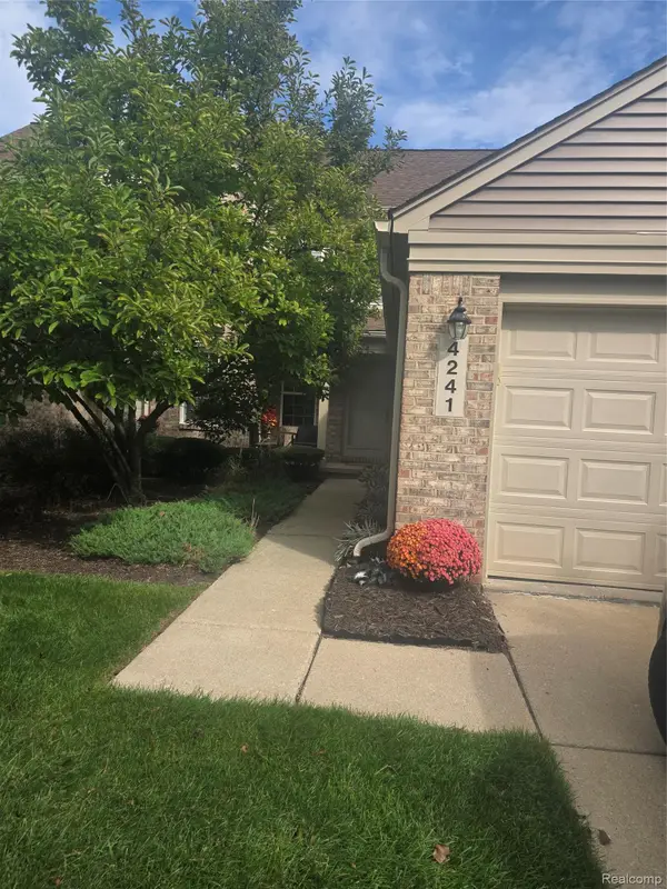 4241 Hunters Circle West Circle W, Canton, MI 48188