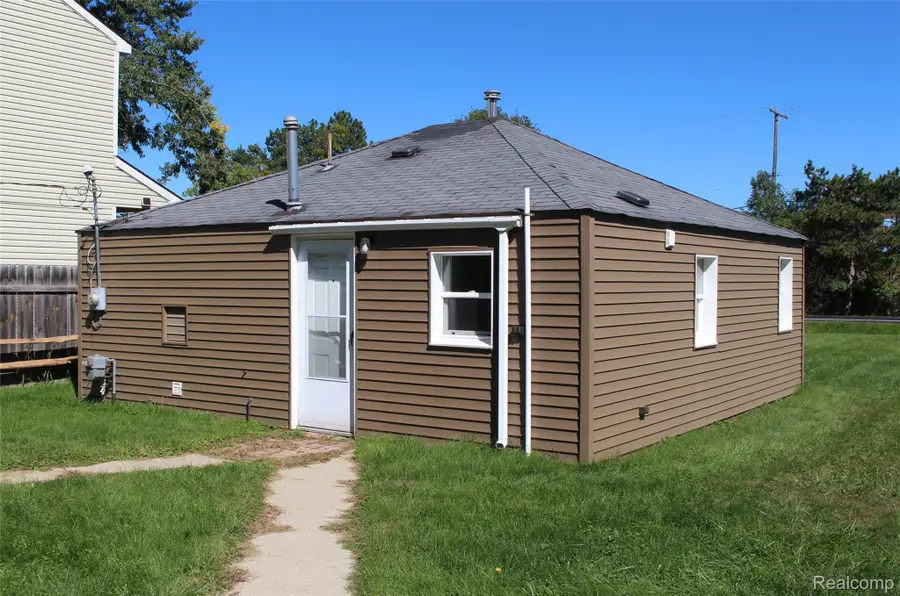 2615 Watkins Lake Road, Waterford, MI 48328 - #3