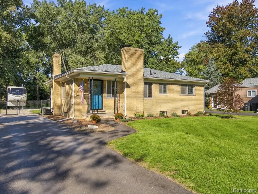 15119 Bainbridge Street, Livonia, MI 48154 - #2