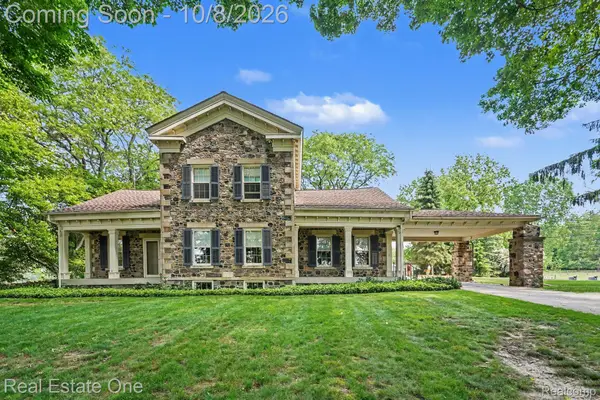 2360 Lone Tree Road, Milford, MI 48380