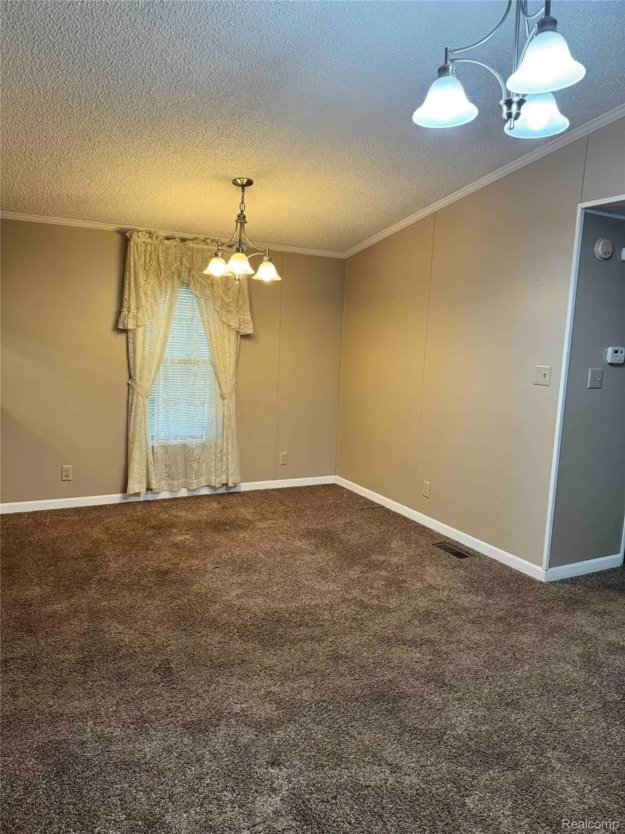 6061 Country Way N, Saginaw, MI 48603 - #2