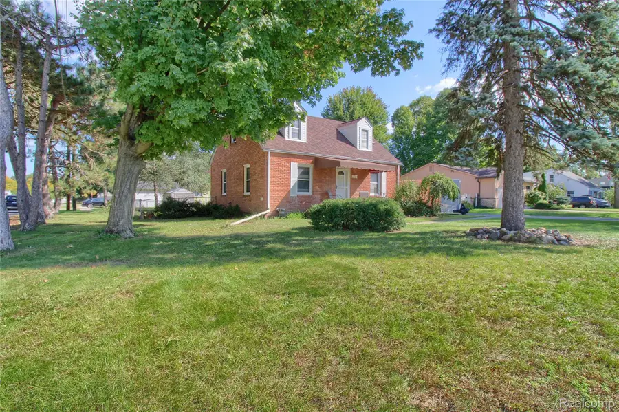 8990 Hix Street, Livonia, MI 48150 - #3