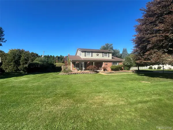 18424 Hollie Drive, Macomb, MI 48044