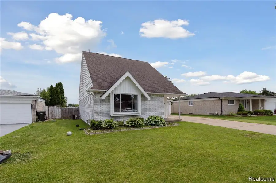 35728 Dunston Drive, Sterling Heights, MI 48310 - #2