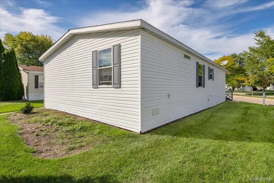 4651 Bromley Court, Sterling Heights, MI 48310 - #2