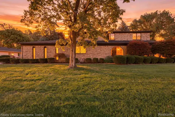 38670 Santa Barbara Street, ClintonTwp, MI 48036