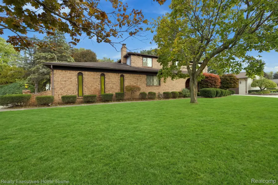 38670 Santa Barbara Street, Clinton Township, MI 48036 - #2