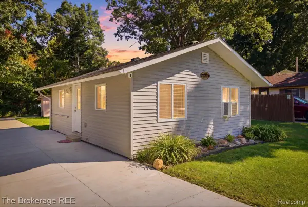 851 Woodlawn Drive, Columbiaville, MI 48421