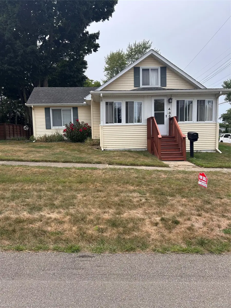 435 N Oak Street, Fenton, MI 48430 - #2