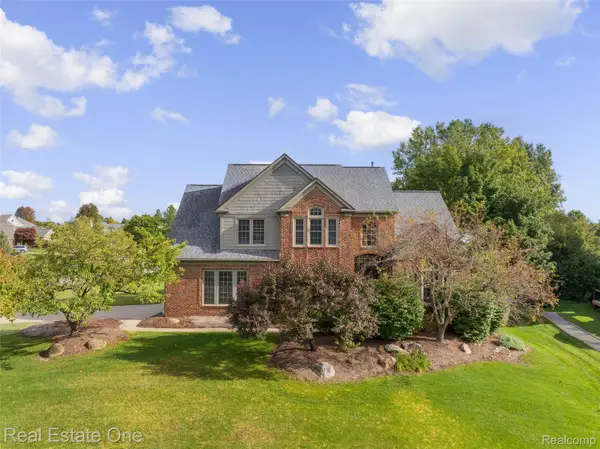 3876 S Creek Drive, Rochester, MI 48306