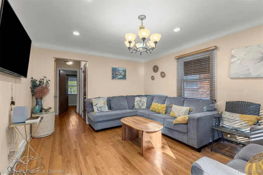 6879 N Lafayette Street, Dearborn Heights, MI 48127 - #2