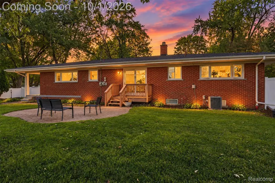 32965 Cloverdale Avenue N, Farmington, MI 48336 - #2