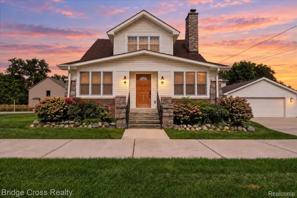 285 E Long Lake, Troy, MI 48085