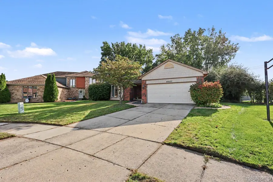 46607 Foxtail Court, Macomb, MI 48044 - #2
