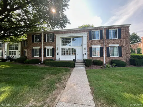 683 E Fox Hills Drive #68, BloomfieldHills, MI 48304