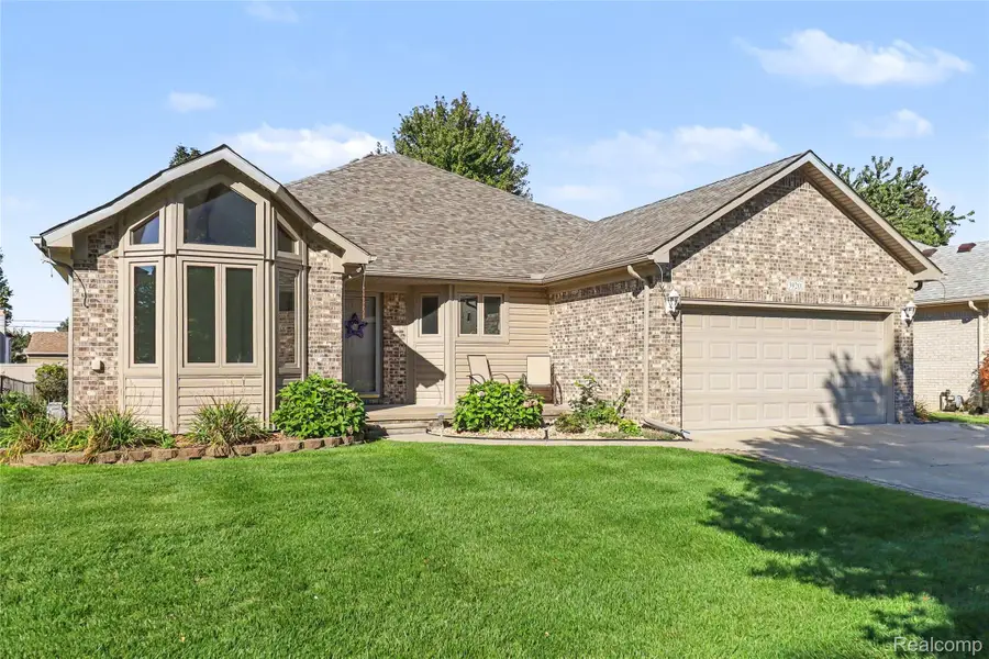 39201 Ajanta Court, Sterling Heights, MI 48310 - #2