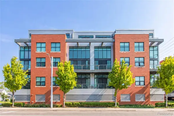 100 Center Street #302, RoyalOak, MI 48067