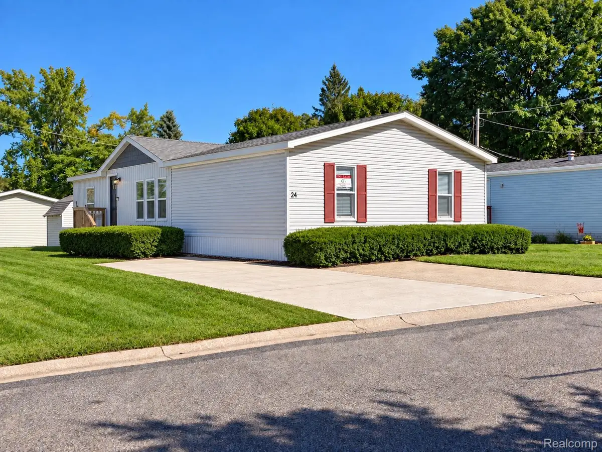24 Hill Drive, Fenton, MI 48430 - #1