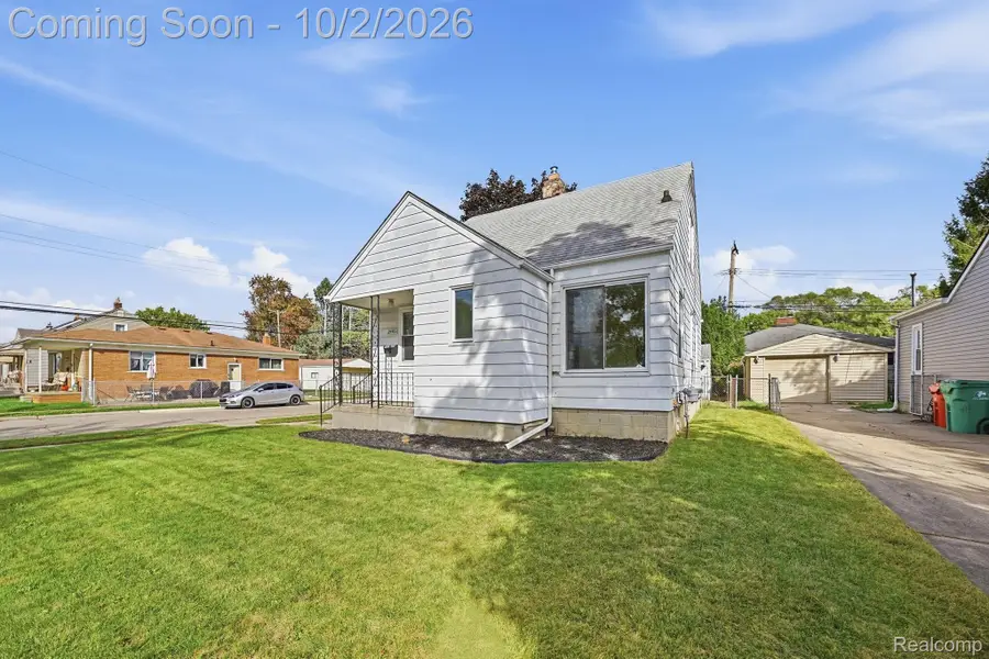 24480 Phlox Avenue, Eastpointe, MI 48021 - #3