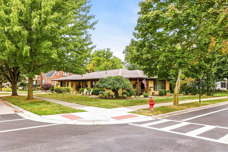 235 E Genesee Street, Frankenmuth, MI 48734 - #3