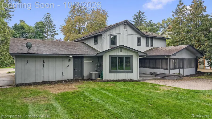 7568 Sweetbriar, West Bloomfield, MI 48324 - #3