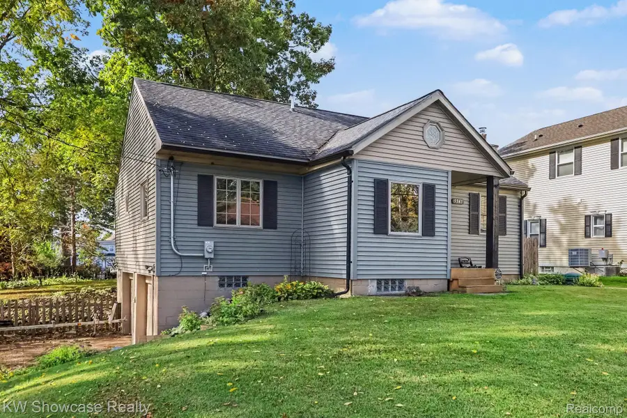9345 Buckingham Street, White Lake, MI 48386 - #3